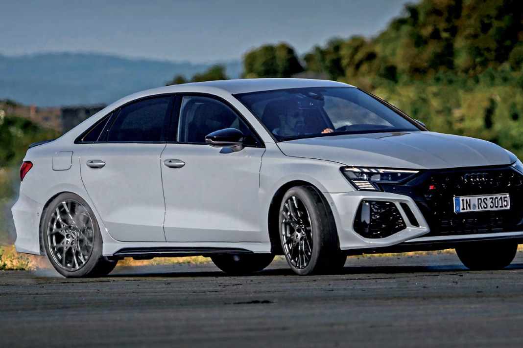 Dank des RS Torque Splitters an der Hinterachse (siehe rechts), besitzt die aktuelle RS3- Generation auch einen Driftmodus. Der funktioniert mit den klebrigen Semis nur bedingt