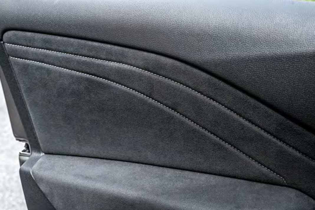 Die neu modellierten Türinnenverkleidungen verfügen über weichere sowie größere Oberflächen