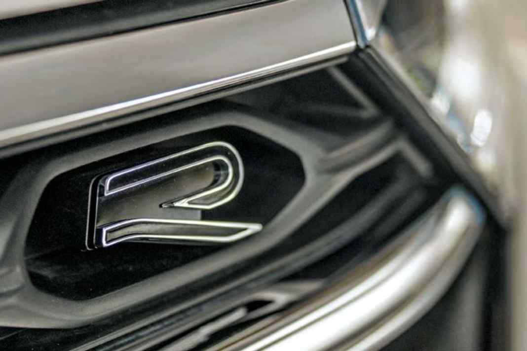 Eine besonders dynamisch designte Frontpartie kennzeichnet den T-Roc R-Line