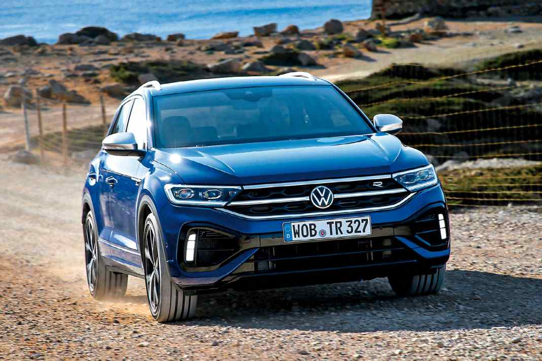 Der T-Roc R weiß auch optisch zu beeindrucken. Dafür sorgen unter anderem die speziellen Stoßfänger, exklusive R-Details und reichlich Chromzier