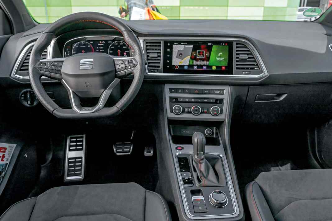 Prima Ergonomie, liebevolle Details und eine top Verarbeitung – das Ateca-Cockpit bereitet viel Freude