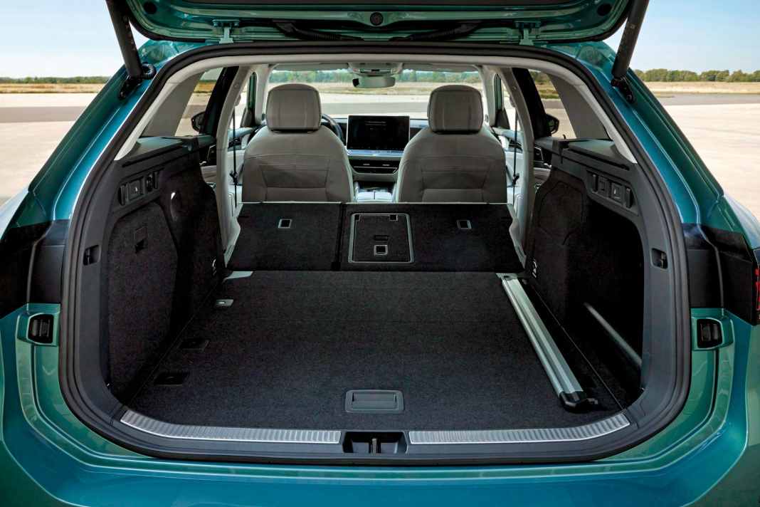 Lademeister, neunte Generation: Der Passat Variant bietet ein Kofferraumvolumen von maximal 1.920 Litern. Darüber rangiert nur der Multivan