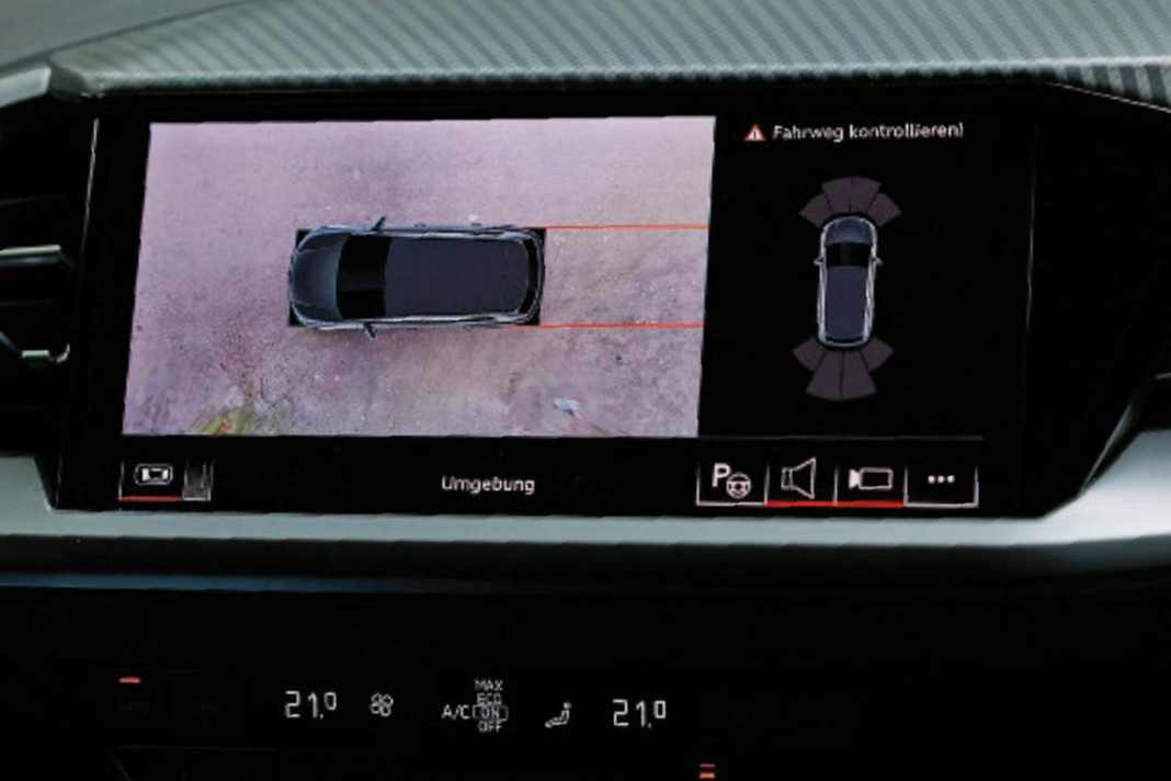 Auf dem 11,6-Zoll-Touchscreen lässt sich die Umgebung dank einer 360Grad-Rundumsicht bestens einsehen