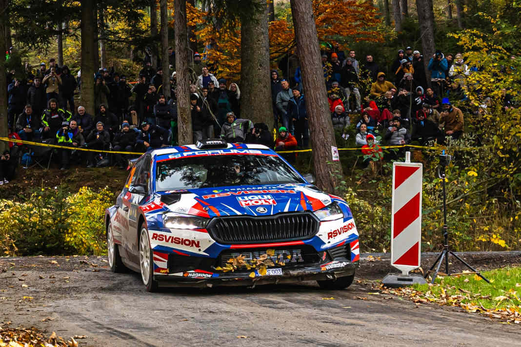 Das tschechische Duo Jan Černý/Ondřej Krajča (Škoda Fabia RS Rally2 des Teams Brynda Racing) übernahm am Ende der zweiten Etappe die Führung in der WRC2 und hielt sie bis ins Ziel.