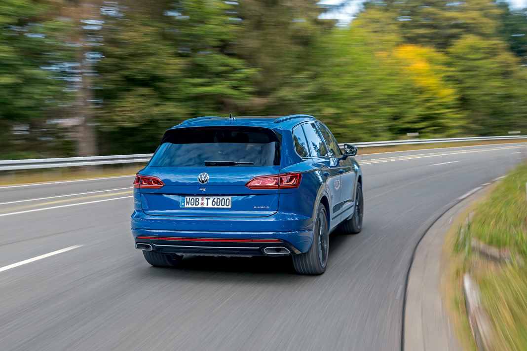 Innerhalb der Baureihe ist die Farbe „Lapiz Blue Metallic“exklusiv dem Touareg R vorbehalten