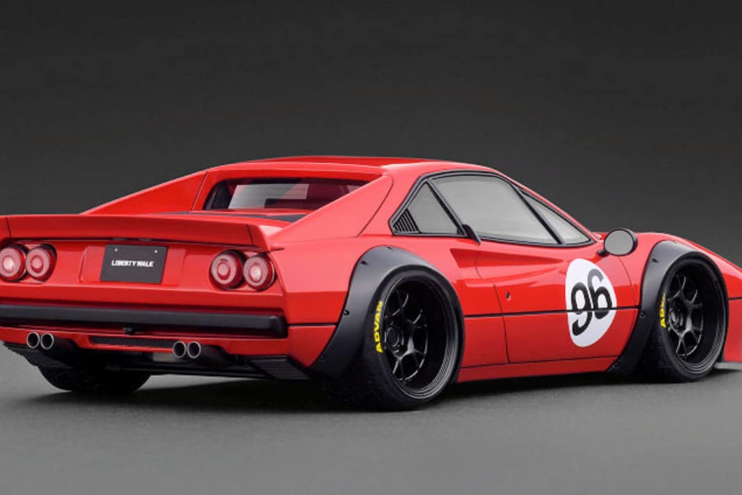 Die Heckansicht zeigt nicht nur, dass der 1:18er originalgetreu tiefergelegt ist. Das Original startet bei Ferrari erstmals 1975. ] Foto: Ignition Model