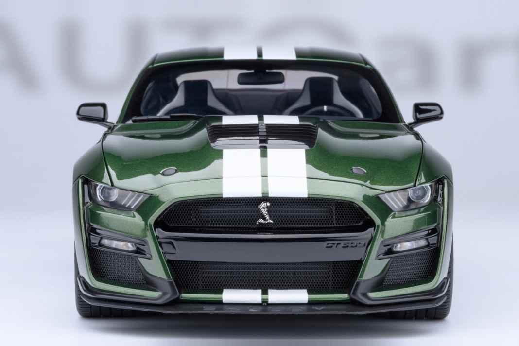 Dieser Mustang würde auch gut in eine Neuauflage des Films "Bullitt" passen. Denn das Grün steht dem 1:18-Fastback ganz hervorragend. ] Foto: Autoart