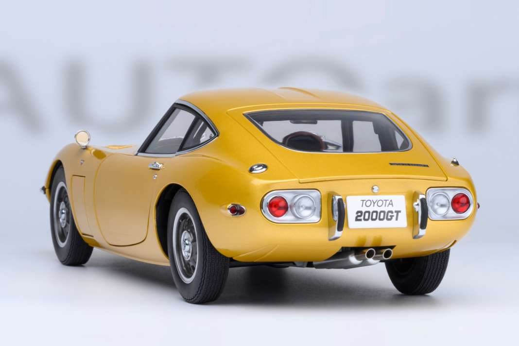 Perfekte Proportionen sind bei Autoart immer gesetzt. Der 2000 GT hat als Composite-Miniatur eine Kunststoff-Karosserie. ] Foto: Werk