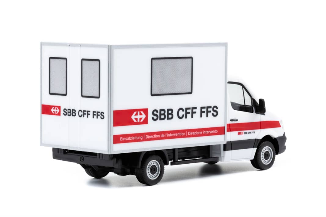In der Rückansicht ist der kastenförmige Aufbau des Sprinter gut zu erkennen