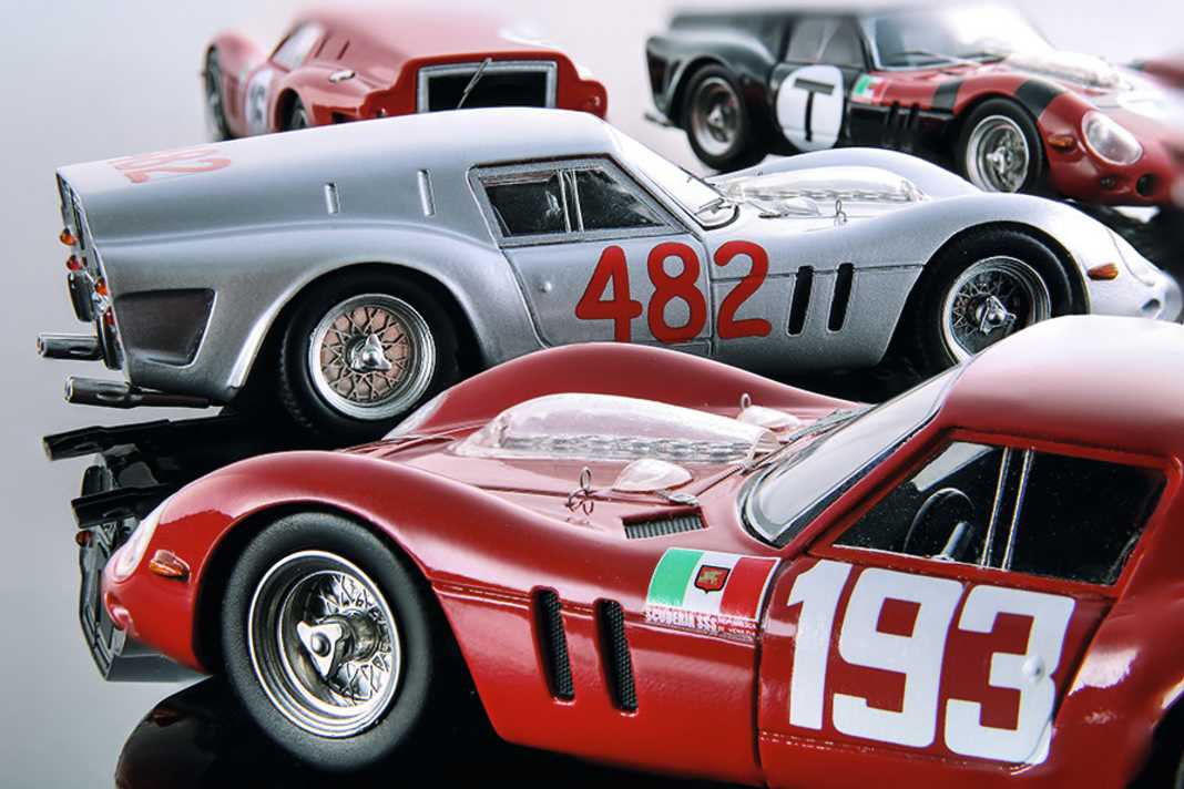 Neben der roten Präsentationsversion ohne Nummer baut TM43 noch fünf Rennversionen des Ferrari 250 GT SWB Breadvan in 1:43 aus Resine