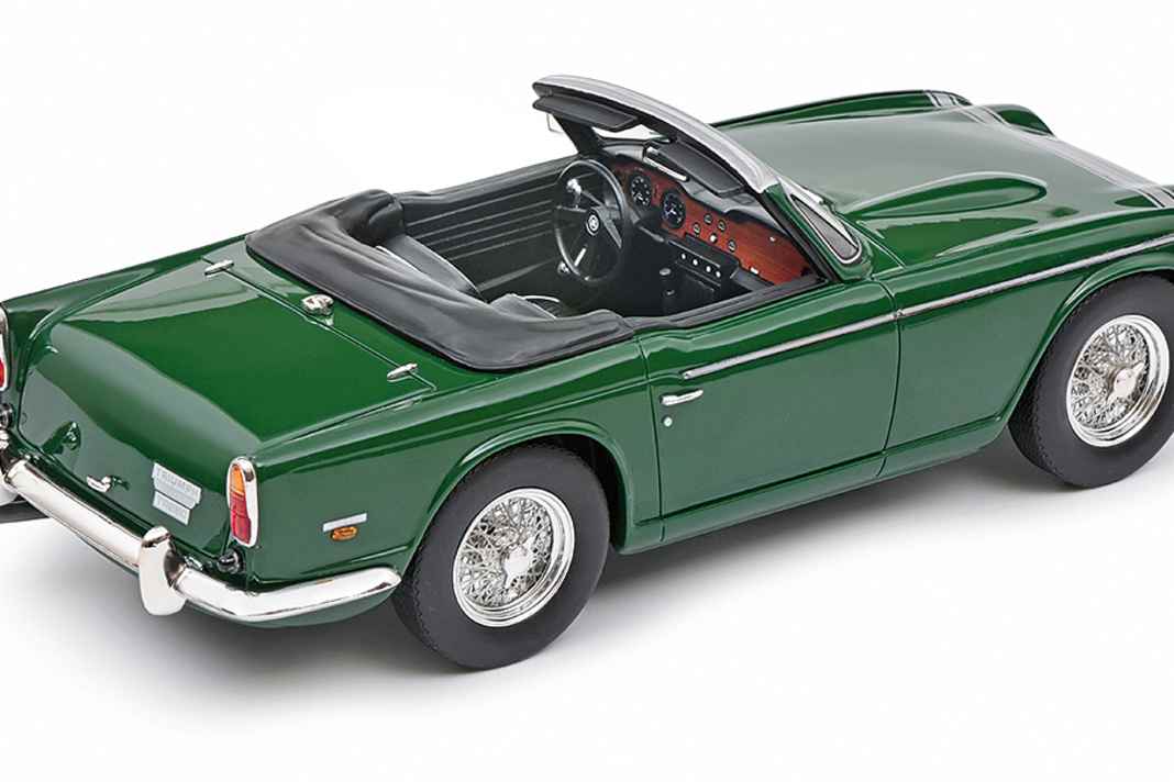 Egal wie offen die Triumph-Roadster von Schuco daherkommen: Die Armaturentafel weiß zu überzeugen
