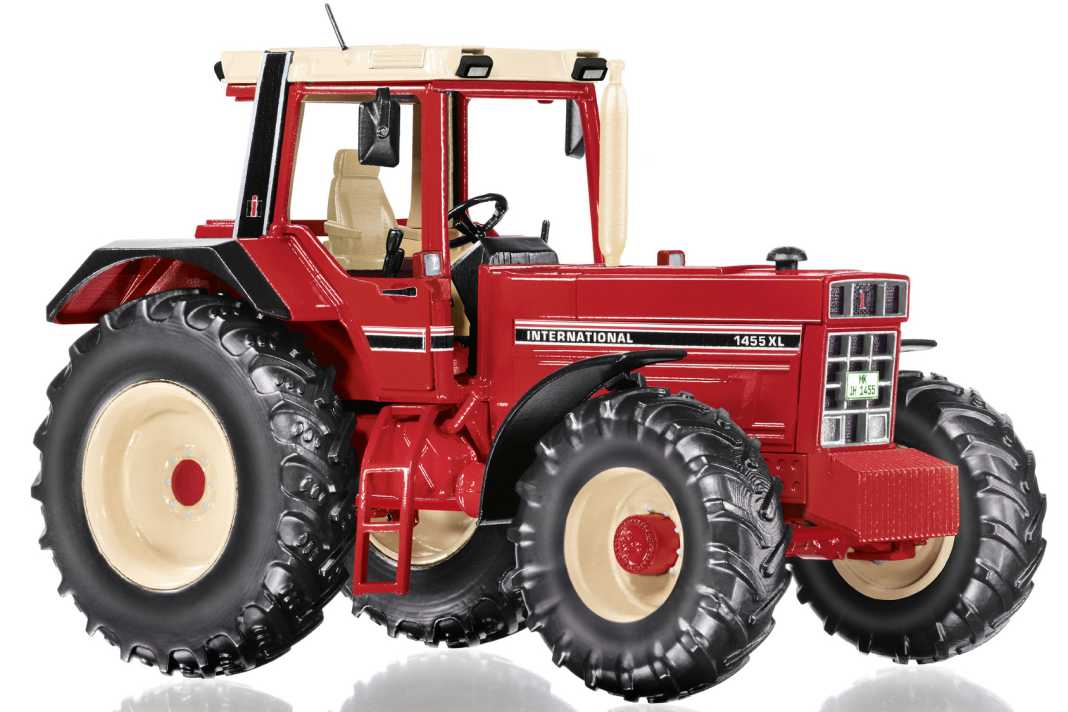 Als Traktoren-Youngtimer bringt Wiking den International Harvester 1455 in 1:32.