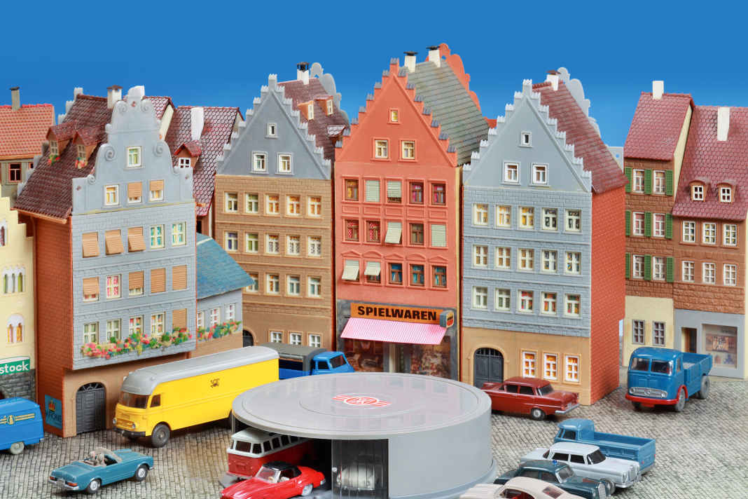 Das Runde im Eckigen: In der typischen Altstadtkulisse setzt Wikings Rundgarage gekonnt architektonische Akzente