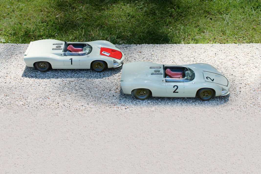 Den Wagen mit der Nummer 1 bewegte als Original der Europäische Bergmeister von 1967 Gerhard Mitter für Porsche als Dienstwagen