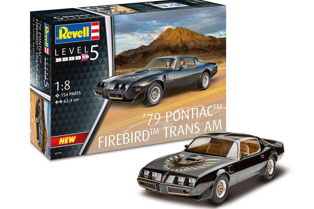 Als 1:8-Modell aus dem Revell-Formenfundus geht der ’79 Firebird Trans Am gekonnt in die Details. Auch die Decals sind Extraklasse.