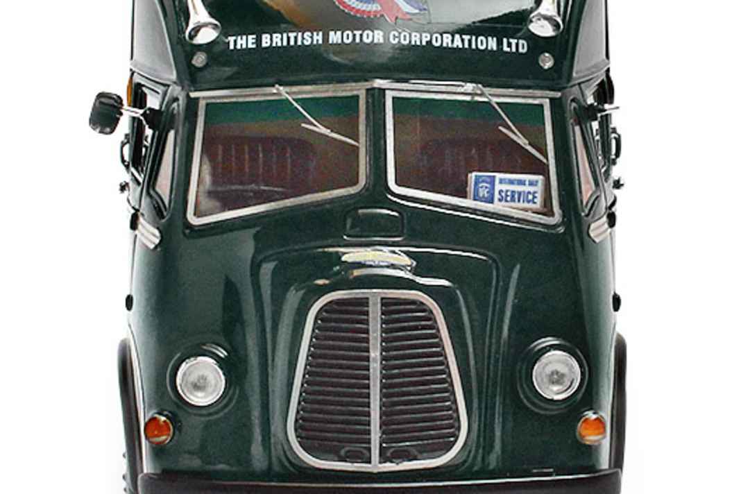 Sehr häufig bestand das Ladegut dieses grünen Morris FV-Renntransporters aus kleinen, aber äußerst quirligen Morris Minor