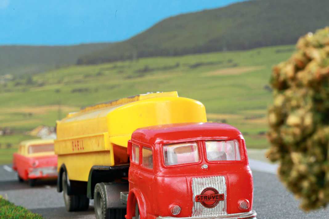 Auf der langen Reise durch die erfolgreiche Siku-Geschichte begegnen uns anfangs Kunststo!modelle aus Lüdenscheid