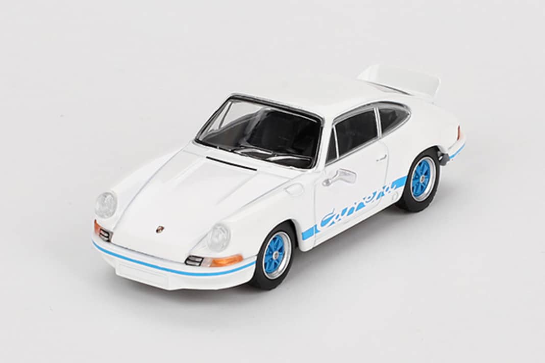 Der legendäre "Bürzel"-Carrera kommt bei Mini GT in Weiß und Blau als 1:64er