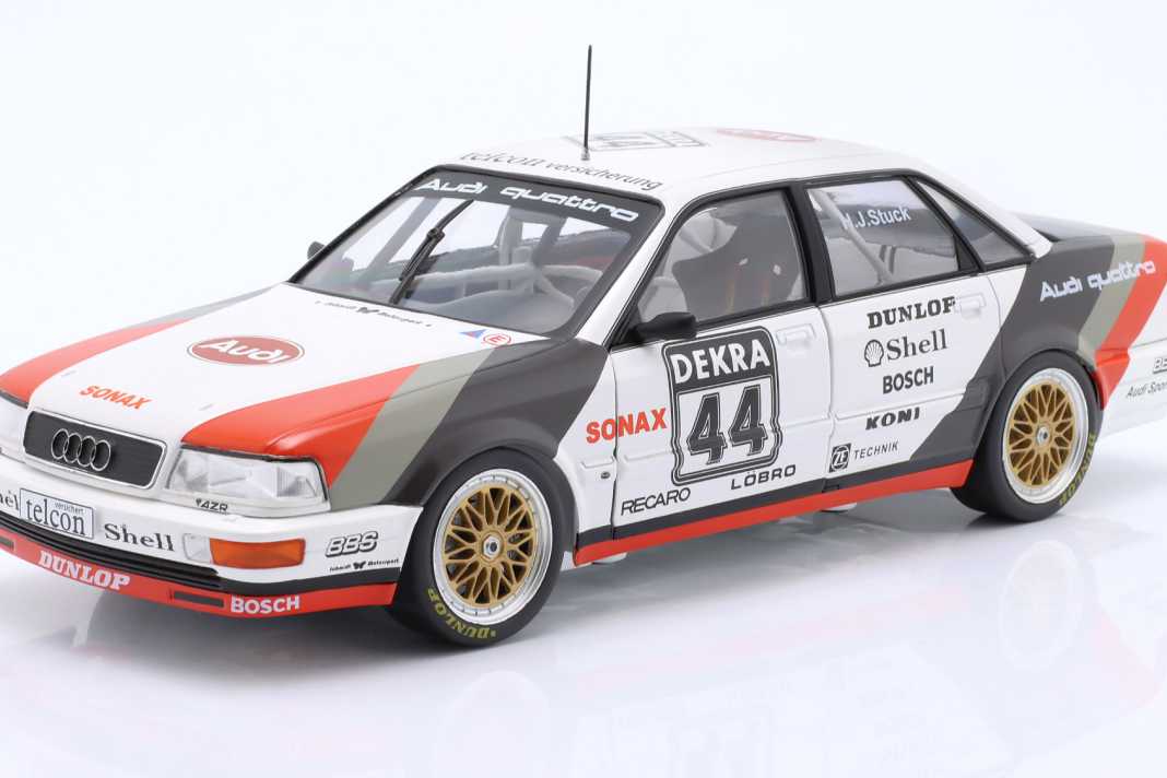 Auf diesem Bild ist die Championsversion des Audi DTM V8 von 1990 von Hans-Joachim Stuck aus der DTM zu sehen. Das 1:18-Modell ist reichhaltig dekoriert. ] Foto: Werk
