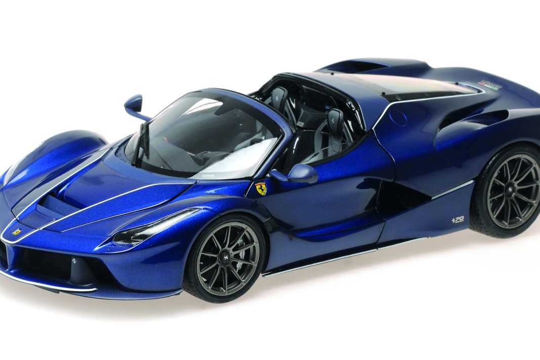Die Karosserielinie des offenen LaFerrari trifft das 1:18-Modell von BBR aus Die Cast perfekt