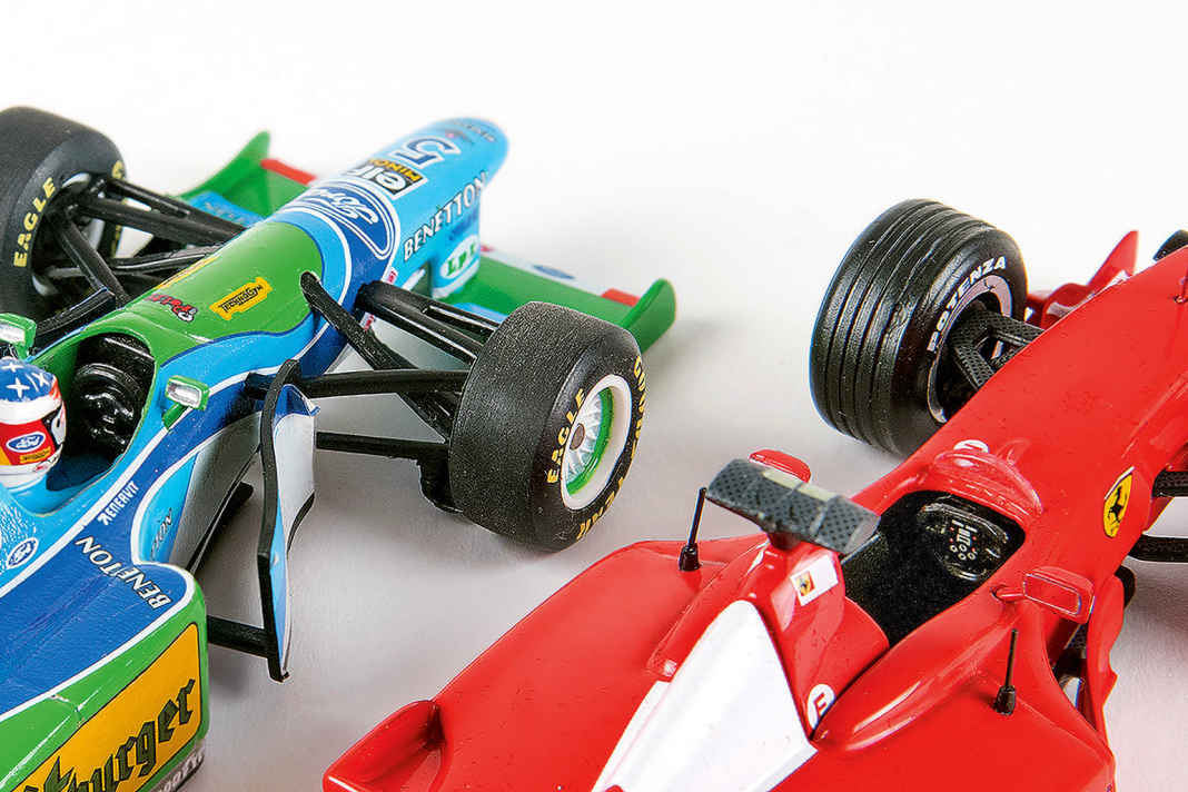 Nur im Minichamps-Modell hockt eine Fahrerfigur
