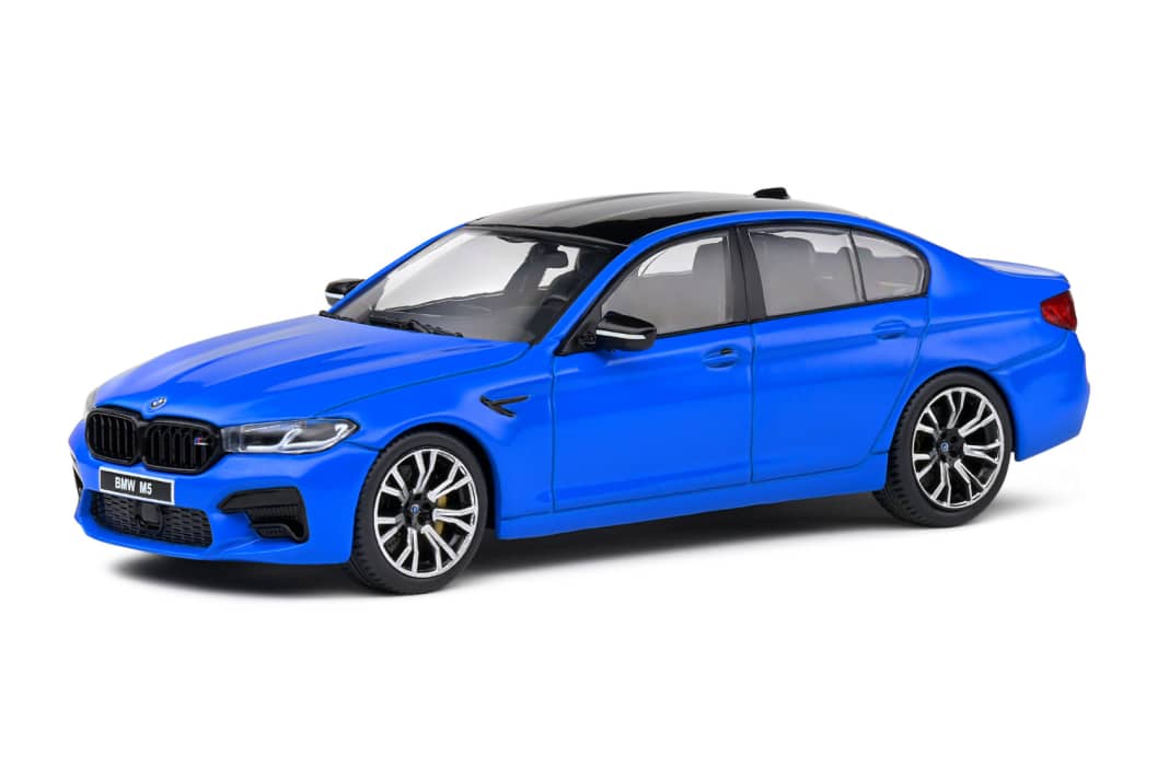 Der BMW M5 der Generation F90 für die blauen Stunden ist bei Solido in der schrillen Farbe Vodoo Blue lackiert, was eine magische Anziehungskraft garantiert