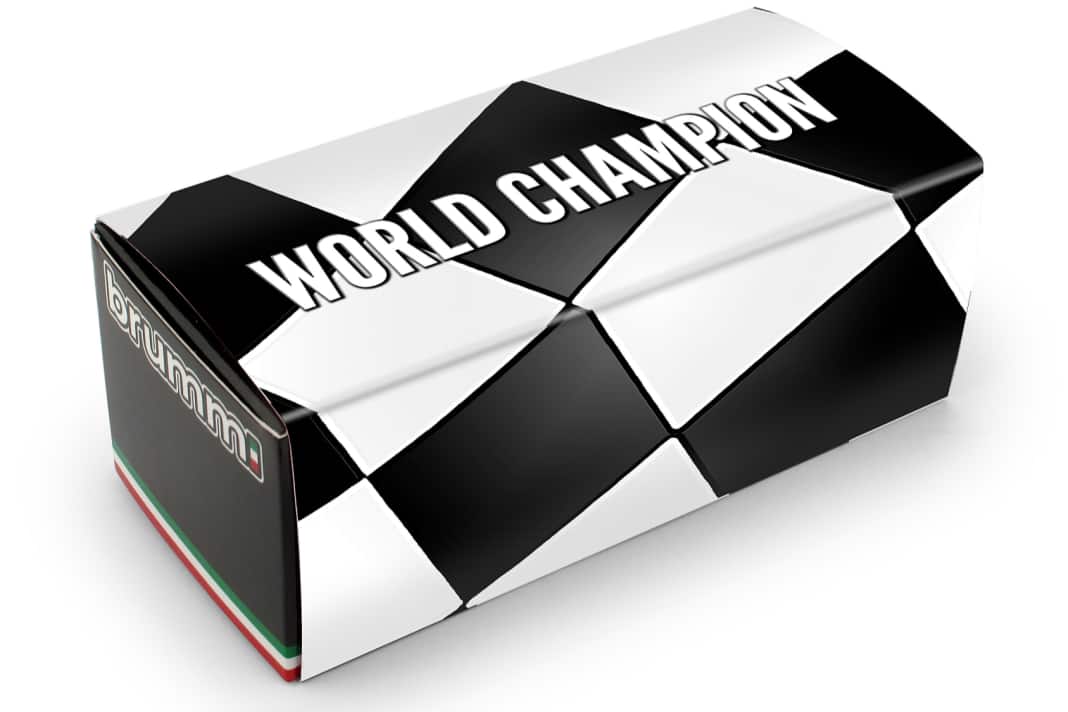 In solch eine 1:43-Box parkt Brumm seine Champion-Modelle ein