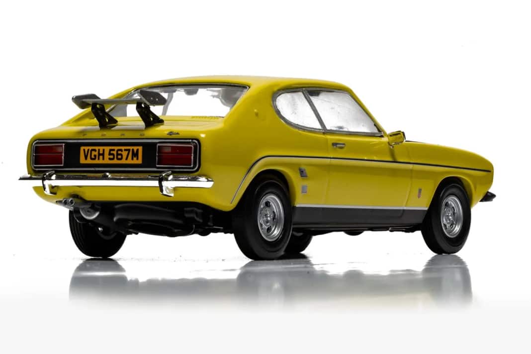 Kann dieser schöne Rücken wirklich entzücken! Sorry, Richard Hammond: Dieser Heckflügel sieht doch arg nach Baumarktware aus ] Foto: Corgi