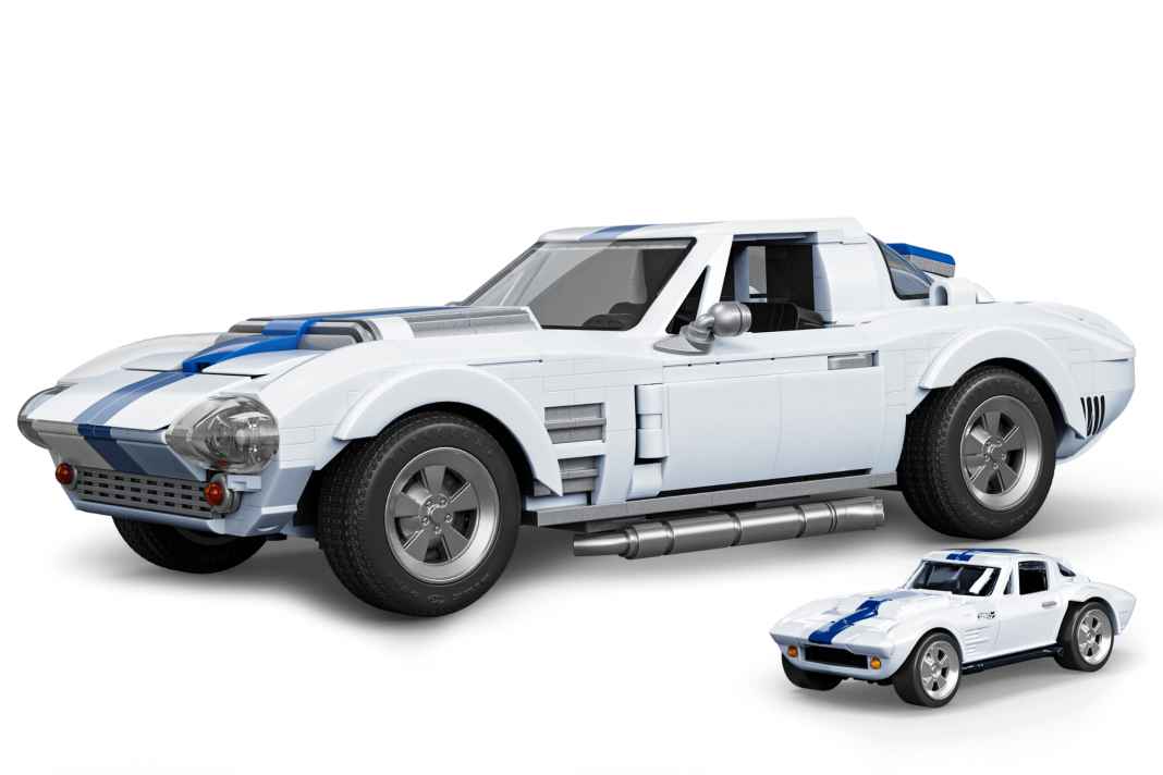Während der SL in der Premium-Serie erscheint, gibt es von Hot Wheels Elite den Brick-Bausatz der Racing-Corvette aus den Sechzigern ] Foto: Mattel