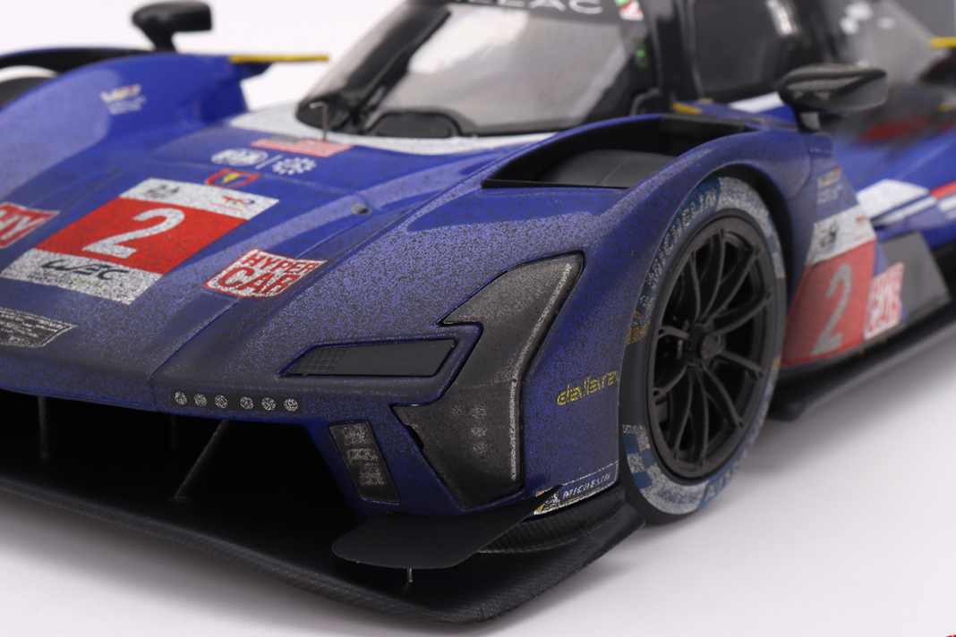 Hier ist die Nase des drittplazierten Cadillac mit der Startnummer 2 in der "Post-Race-Version" von Top Speed zu sehen