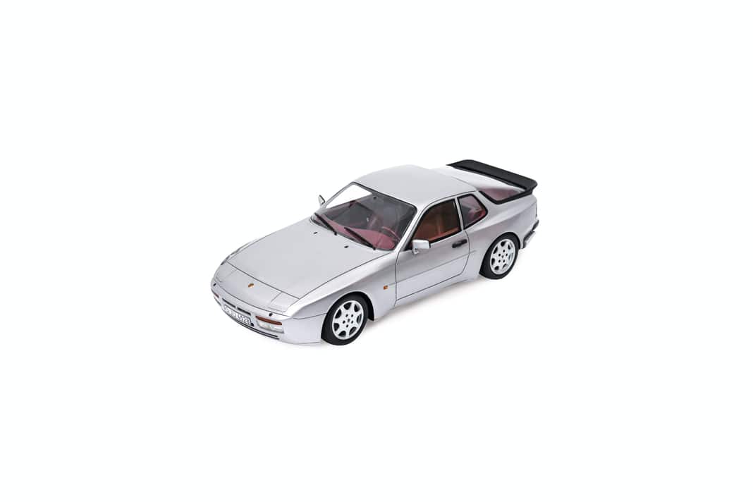 Die Straßenversion des Porsche 944 Turbo kommt von Schuco. Das Resinemodell in 1:18 entwickelt Spark für die Traditionsmarke!