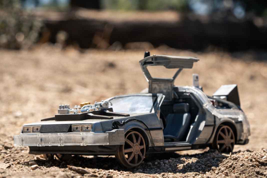 Ein DeLorean ohne Flügeltüren wäre ungefähr so blöd wie Marty McFly ohne Hoverboard. Das weiß auch Jada.