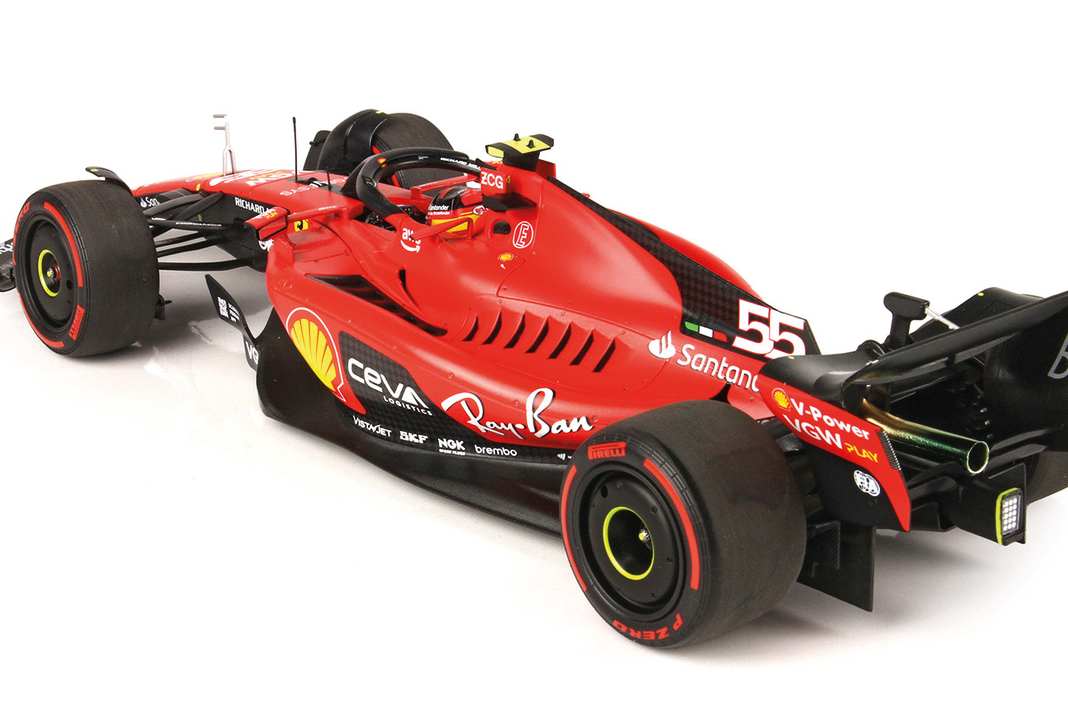 Den Bahrain-Ferrari liefert BBR auch in der Pilotenversion von Carlos Sainz junior aus