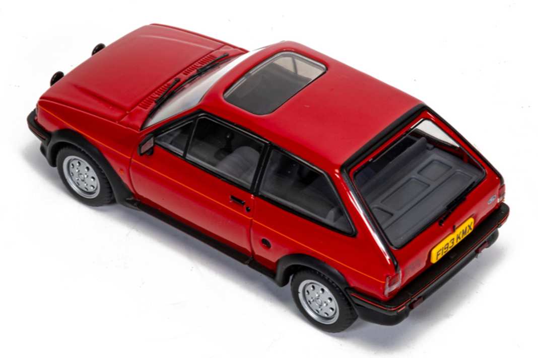 Das sportliche Spitzenmodell des Ford Fiesta XR2 erscheint in Rosso Red als 1:43-Modell aus Die Cast bei Corgi ] Werk