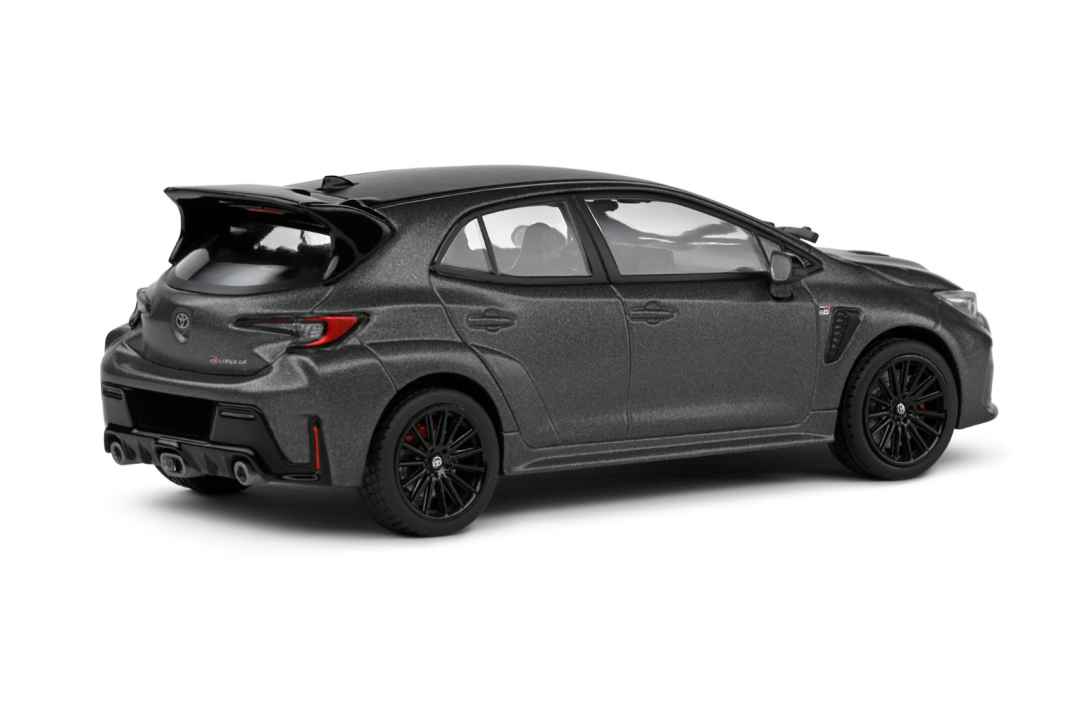 Mit der GR Circuit Edition treibt Toyota seinen biederbraven Corolla auf die Spitze. Hier ist das Soildo-Modell in der Farbe "Heavy Metal" zu sehen. ] Foto: Werk