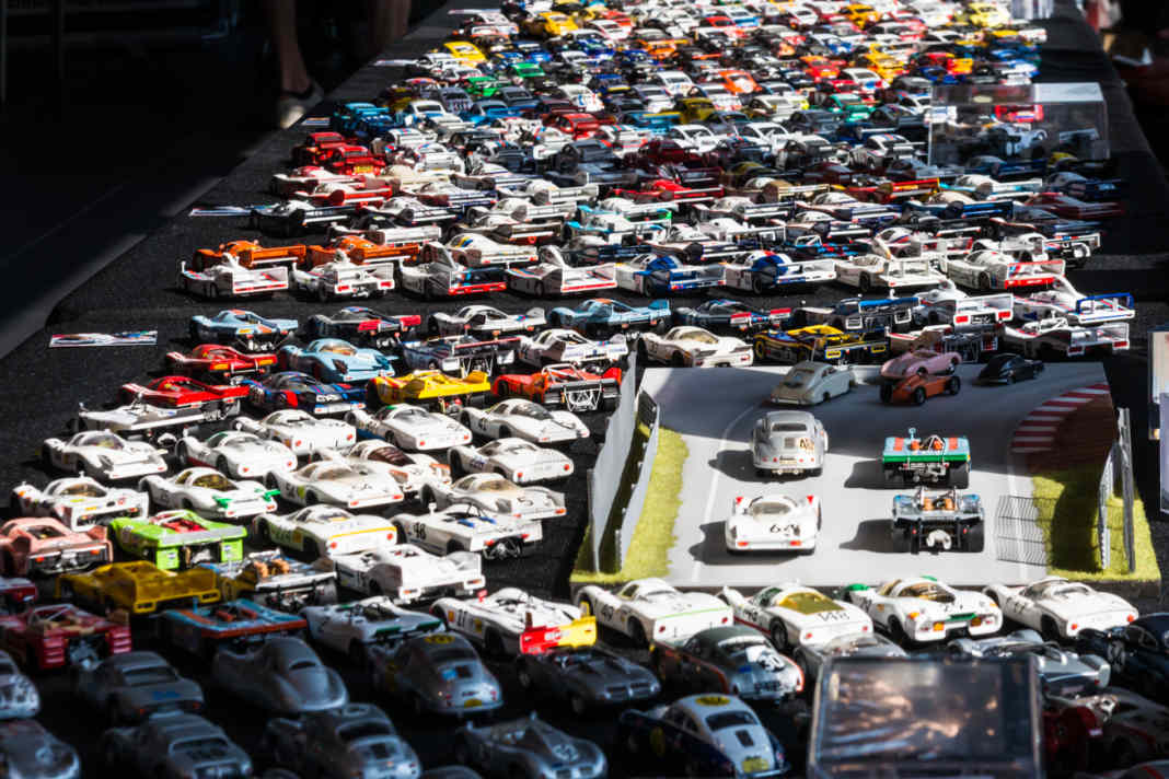 Auf dem Collector´s Day werden nicht nur Modelle in allen Maßstäben gehandelt, sondern auch Automobilia rund um das Thema Porsche Foto: Jean-Marc Kessely