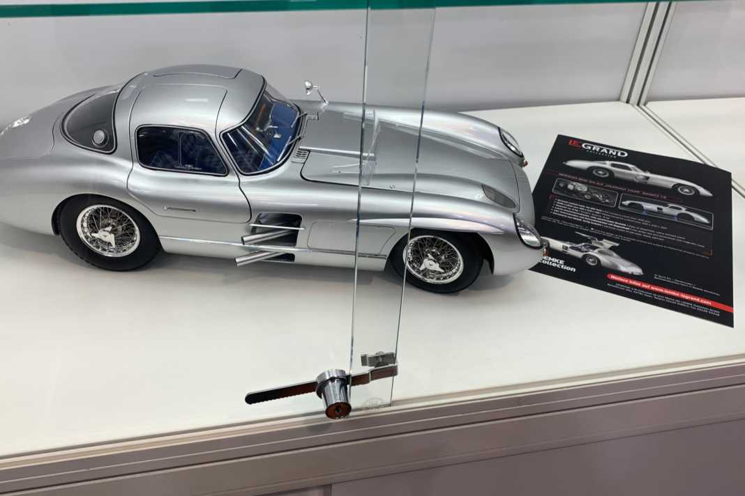 Le Grand zeigt in Halle 4 den 1:8-Kit des Mercedes-Benz 300 SLR | Foto Hell Sinki