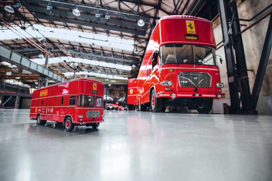 L Bei den Nutzfahrzeug- Fertigmodellen der Baugröße 1:18 gewann in diesem Jahr der ’67 OM Rolfo Ferrari- Renntransporter von CMR den Titel