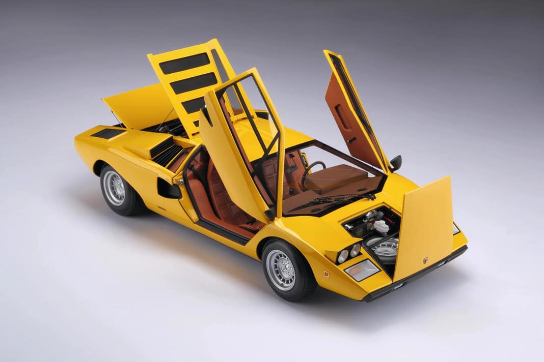 Von seinem Lamborghini Countach LP 400 in der Farbe Giallo baut Amalgam im Maßstab 1:8 weltweit nur 199 Stück