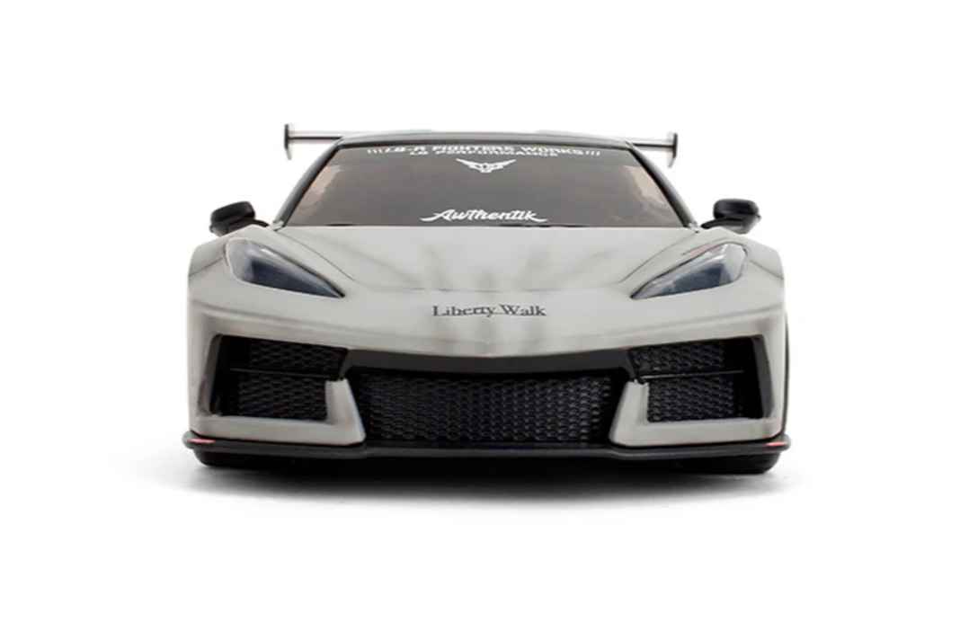 Liberty Walk kriegt mit seinem Widebody-Kit auch die Corvette C8 noch etwas breiter und tiefer hin. Jada Toys in 1:24 auch! ] Foto: Werk
