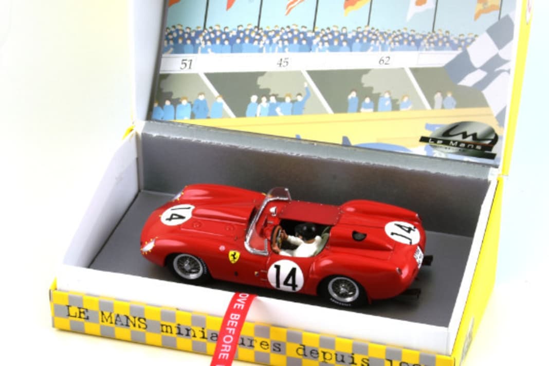 Auch die Startnummer 16, den Siegerwagen von 1958 von Olivier Gendebien und Phil Hill gibt es bald. Das 1:32-Modell von LMM kommt in einer hübschen Box! ] Foto: Werk