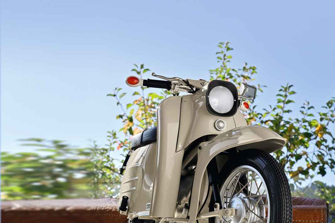 In der Baugröße 1:5 ist Schucos Simson Schwalbe eine echte 36-Zentimeter- Wuchtbrumme aus Zinkdruckguss
