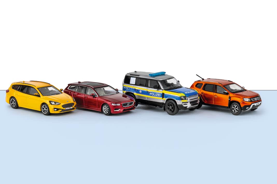 Aktueller Neuheiten-Nachschub bei PCX87: Ford Focus Turnier ST, Volvo V60, Land Rover Defender und Dacia Duster (von links)