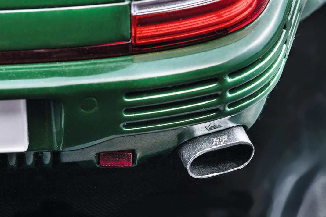 So wie der RUF SCR ein Über-Elfer ist, hat Almost Real dem Original einen Über-1:18er gewidmet
