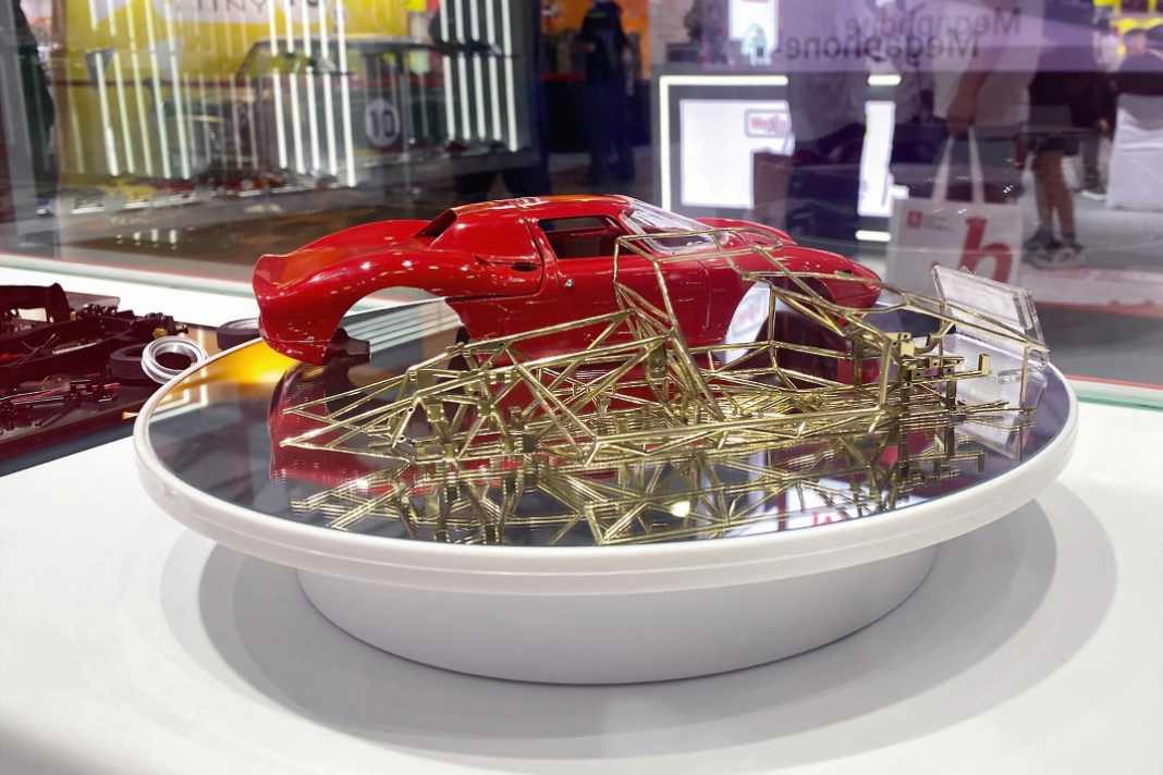 Der Gitterrohrrahmen und die Karosserie des Projekts Ferrari 250 LM von CMC in 1:18 sind schon auf einem guten Wege