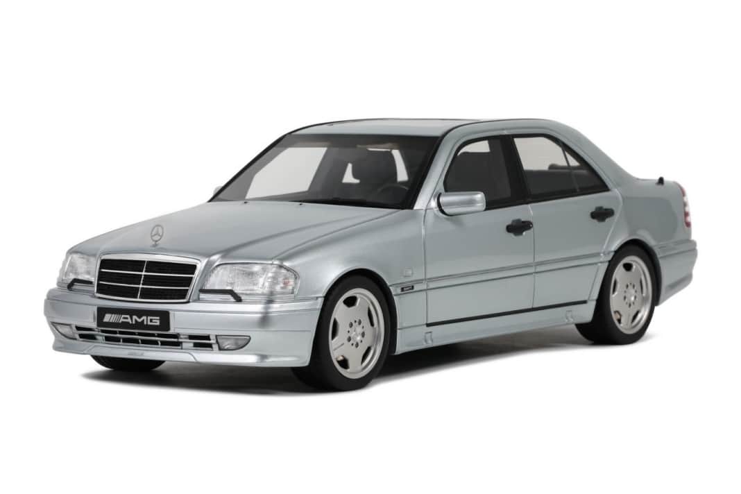 Die sportlichen Proportionen der C-Klasse von Mercedes-Benz als AMG-Modell sind gut getroffen
