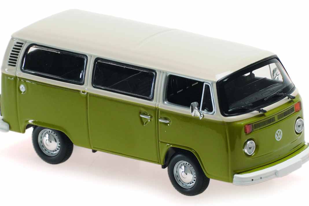 Dem VW T2b stehen Zweifarben-Lackierungen ganz besonders gut: hier in Beige und Grün