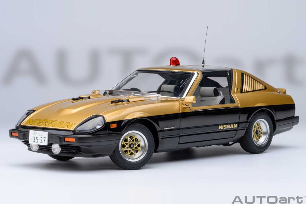 Bis in die Karosserie hinein gibt das Sondermodell von Autoart die Modifikationen des TV-Autos in 1:18 wieder ] Foto: Werk