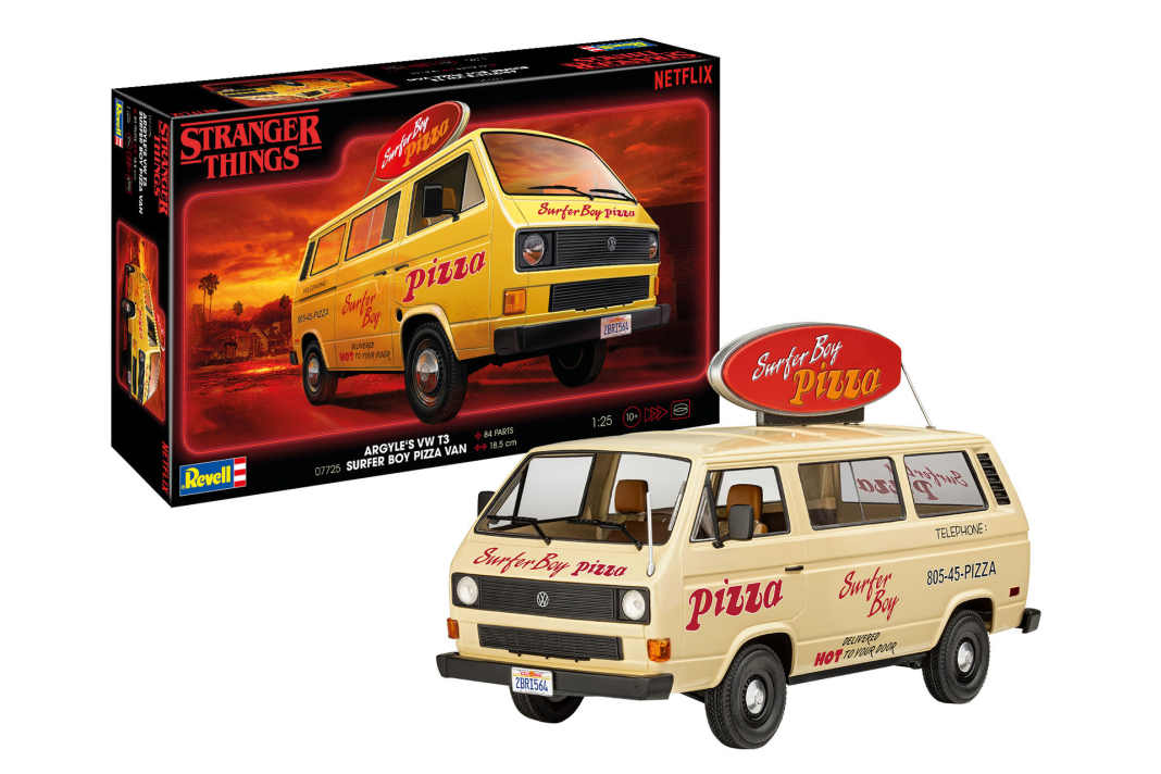 Revell hat sich besonders viel Mühe gegeben, seinen VW T3 auf den Pizza-Bulli von Argyle aus der Netflix-Serie "Stranger Things" umzumodeln ] Foto: Werk