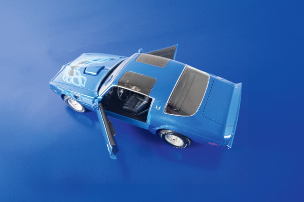 Beim Thema Pontiac Firebird von 1978 macht Maisto/Bauer jetzt im Maßstab 1:18 eindeutig blau